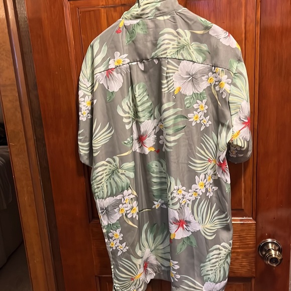 High Surf Hawaiian Shirt. Mens Size Large. Never Worn. NWT - Picture 9 of 10
